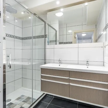 Pleasant On The 2nd Floor *