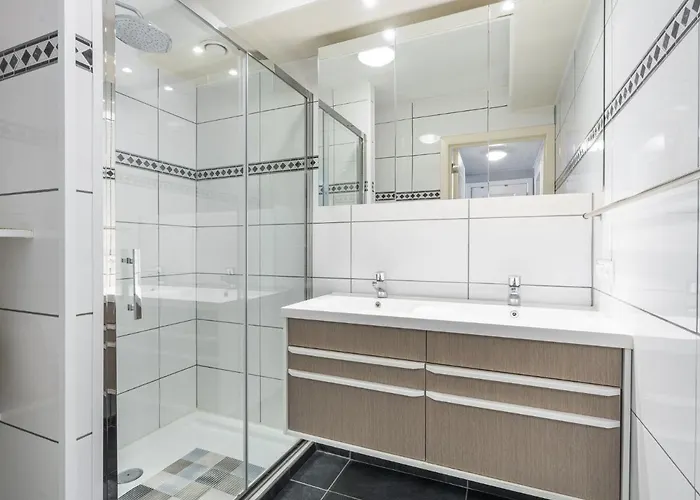 Pleasant On The 2nd Floor *